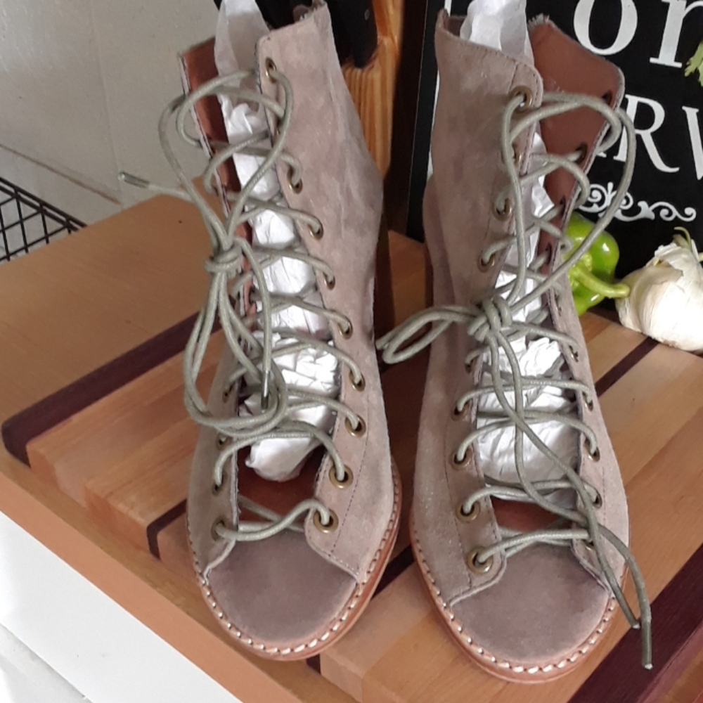 JEFFREY CAMPBELL